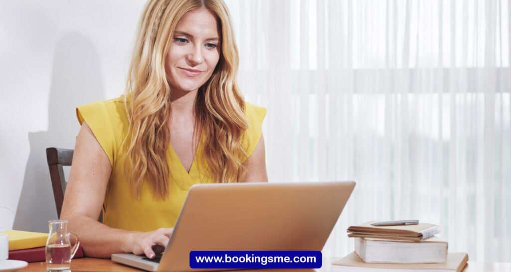 how does hotel booking work