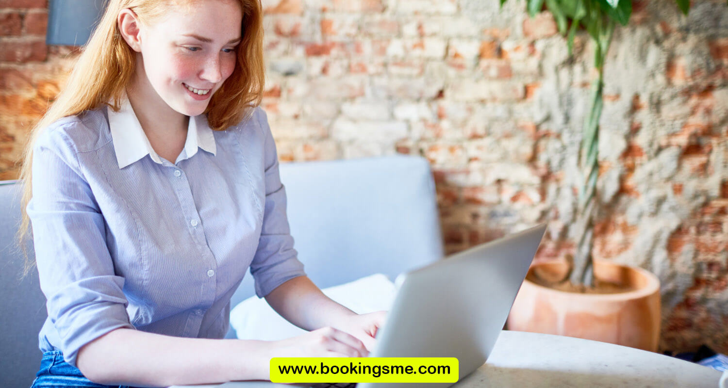 how does hotel booking work