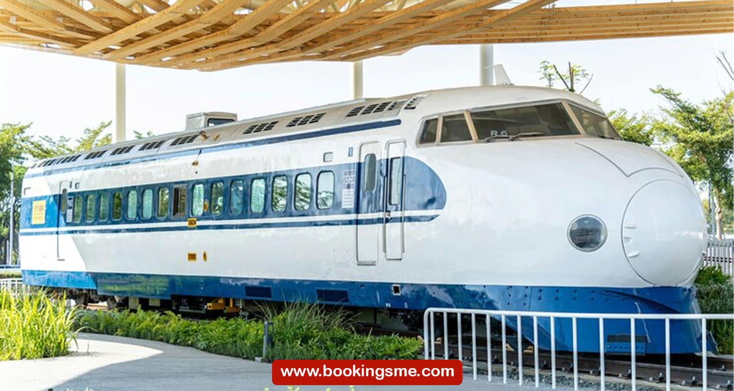 which hotels have monorail to Disney